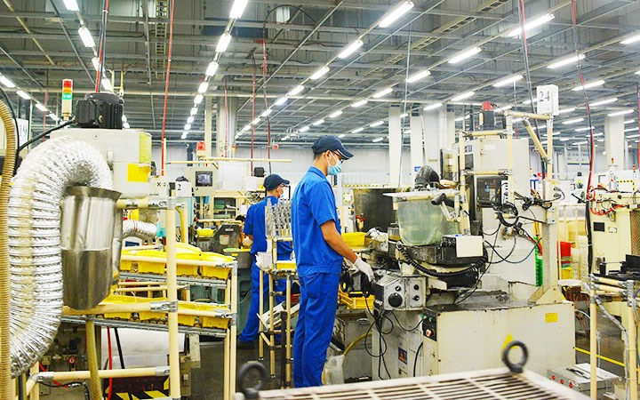 Xuất khẩu sản phẩm công nghiệp sang Anh phải dãn nhãn UKCA 7 Từ 1/1/2023, hầu hết sản phẩm công nghiệp xuất khẩu sang thị trường Anh buộc phải dán nhãn UKCA.