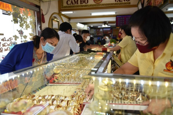 Vàng duy trì ở mức cao, giá SJC cao hơn thế giới trên 17 triệu đồng/lượng 15 Vàng duy trì ở mức cao, giá SJC cao hơn thế giới trên 17 triệu đồng/lượng