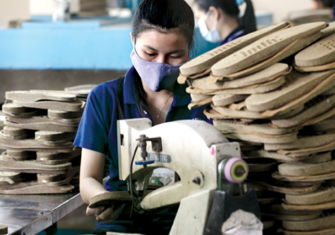 Thiếu dòng tiền tự thân, khó tiếp cận tín dụng, doanh nghiêp nhỏ lo khó phục hồi 2 Theo Ban IV, hầu hết doanh nghiệp, đặc biệt các doanh nghiệp vừa và nhỏ đang gặp khó trong tiếp cận vốn vay. Ảnh minh họa