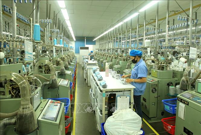 Lưu ý doanh nghiệp xuất khẩu sản phẩm công nghiệp sang Anh 7 May xuất khẩu tại Công ty TNHH Jasan Việt Nam tại khu công nghiệp VISIP Hải Phòng. Ảnh minh họa: An Đăng/TTXVN