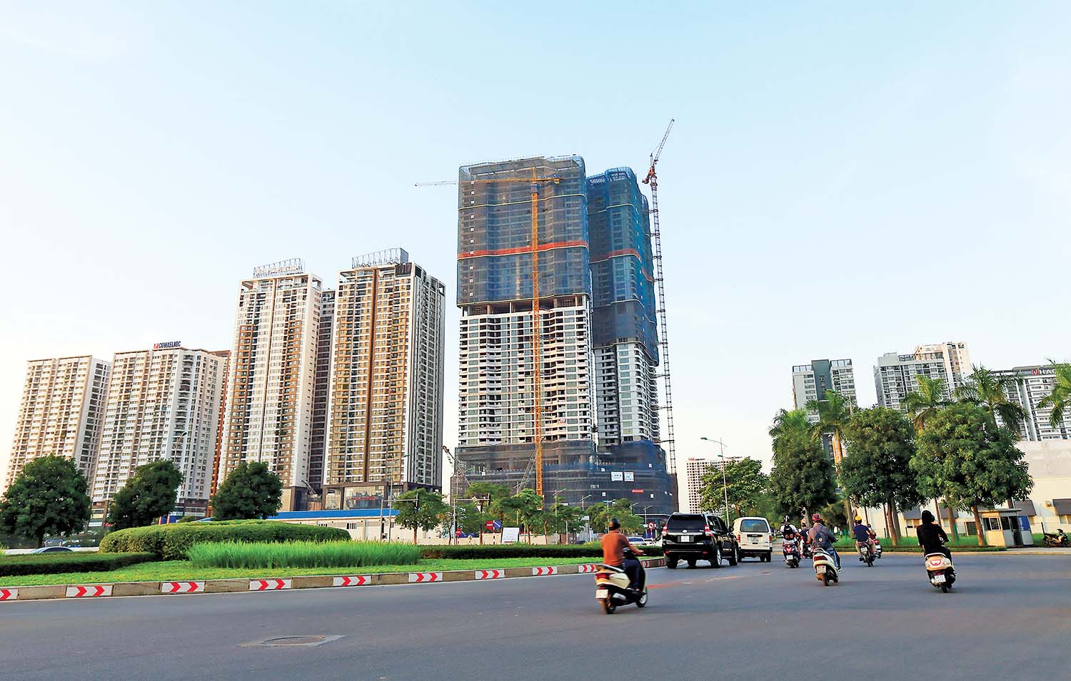 “Đột phá pháp lý sẽ giúp bất động sản hồi sinh” 2 Thị trường bất động sản Việt Nam vẫn đang chứng tỏ sức hấp dẫn đối với nhà đầu tư và quỹ nước ngoài, bất chấp tình trạng khó khăn mà các nhà đầu tư trong nước đang đối mặt.