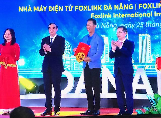 Đà Nẵng trao Giấy phép đầu tư cho 7 dự án với tổng vốn đầu tư hơn 9.300 tỷ đồng 1 trao giay chung nhan dau tu