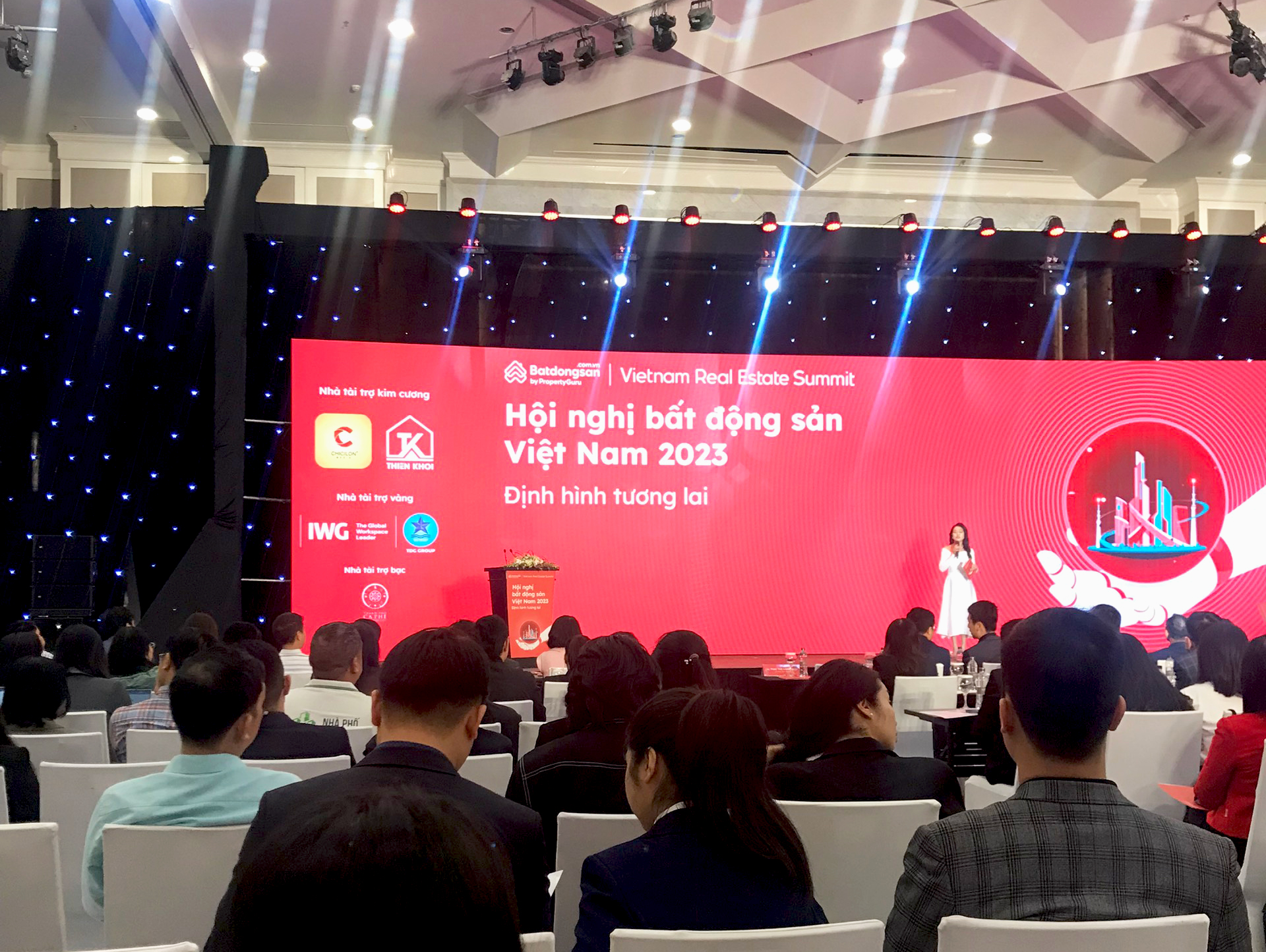 VRES 2023: Bàn về xu hướng thị trường, chính sách và tín dụng ngành bất động sản 1 z4965950879217 53c4f336c66370d7ae899e9843dd1171