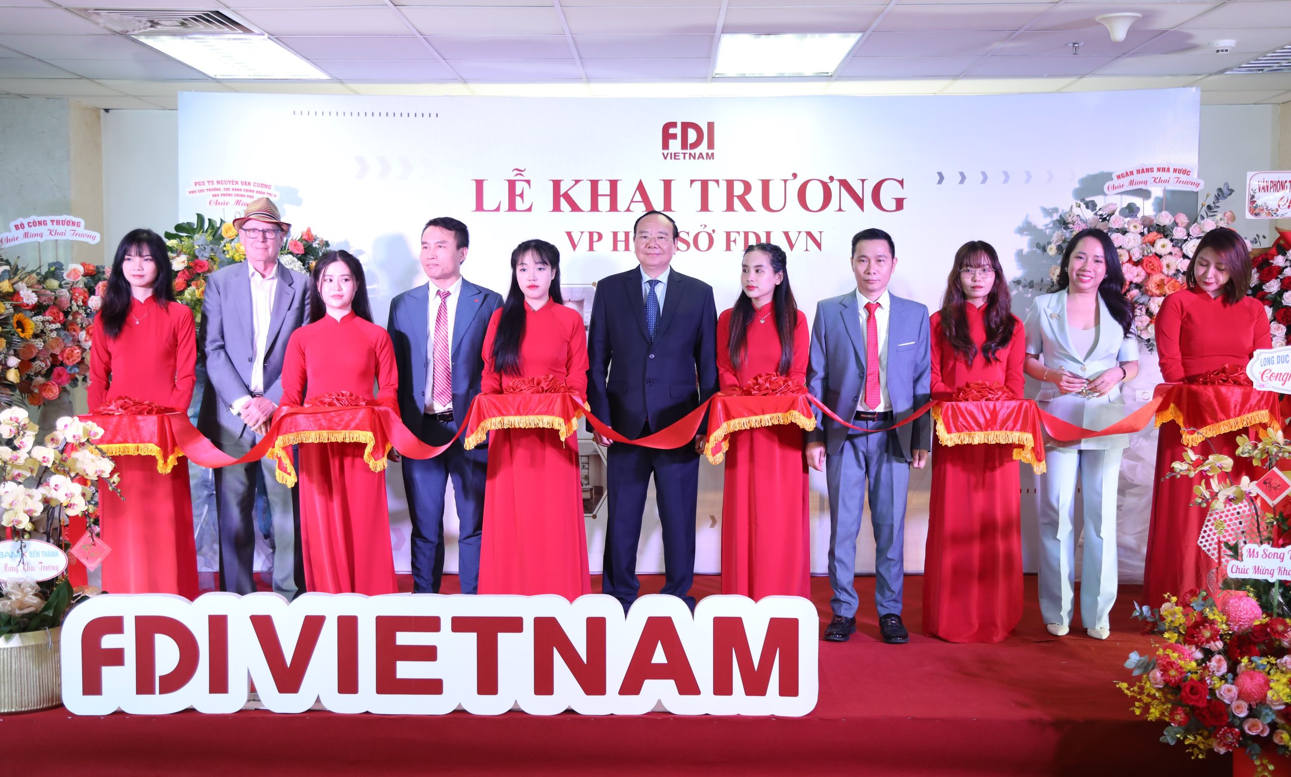 Đội ngũ lãnh đạo 1 3U0A4499 scaled