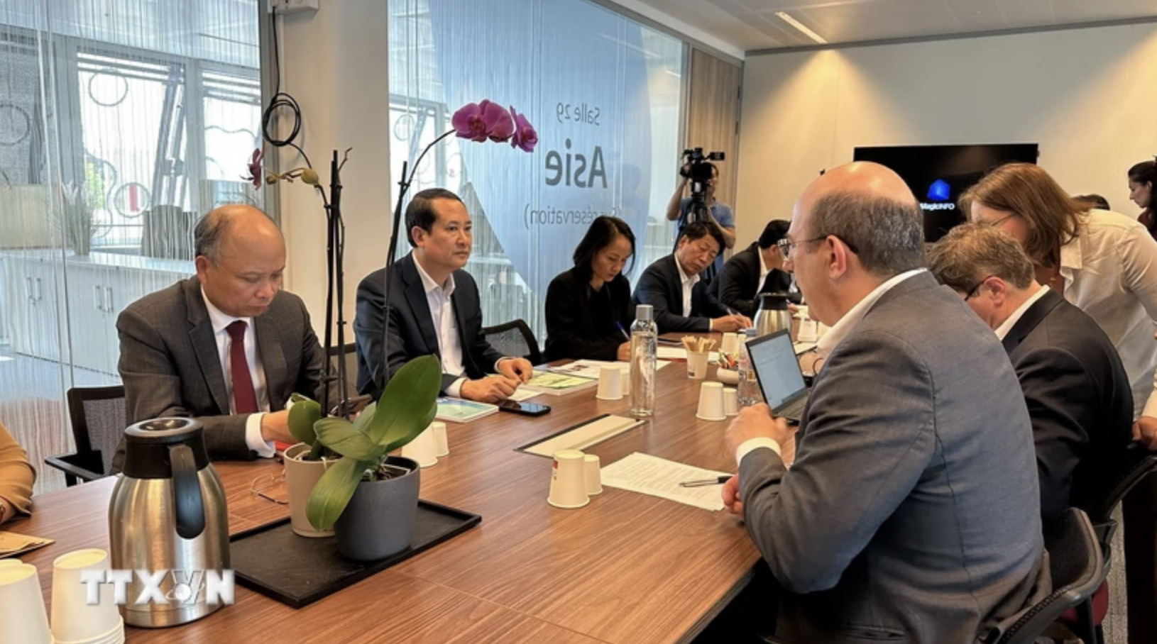 Ninh Bình đẩy mạnh xúc tiến thương mại với vùng Paris Ile-de-France của Pháp 4 Anh man hinh 2024 05 18 luc 15.25.42