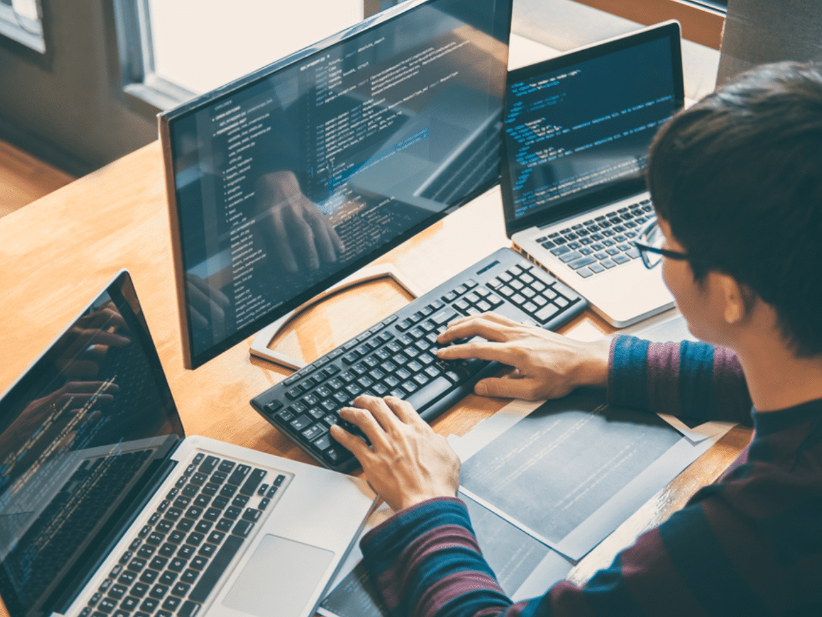 Tuyển dụng Chuyên viên Data Architect 13 lo trinh front end 1